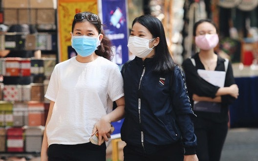 Số ca mắc COVID-19 giảm, Hà Nội vẫn cần khẩu trang để chống dịch hiệu quả