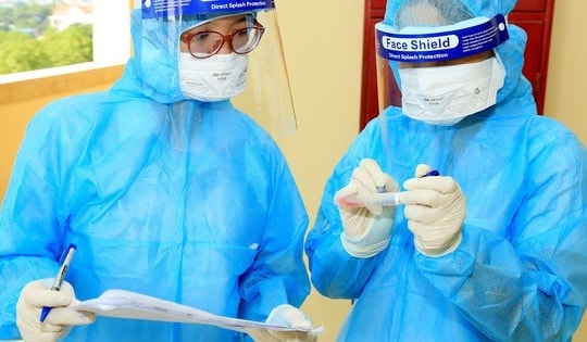 Sáng 9/5: Cả nước chỉ còn 10 xã, phường vùng đỏ; hơn 1,3 triệu người mắc COVID-19 đang theo dõi, điều trị