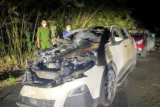 Truy tố người chồng đốt xe cấp trên của vợ vì ghen tuông