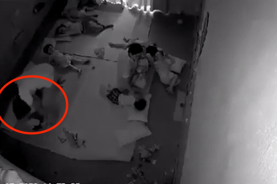 Cô giáo trùm túi nilon vào đầu trẻ và loạt vụ giáo viên mầm non bạo hành trẻ gây phẫn nộ