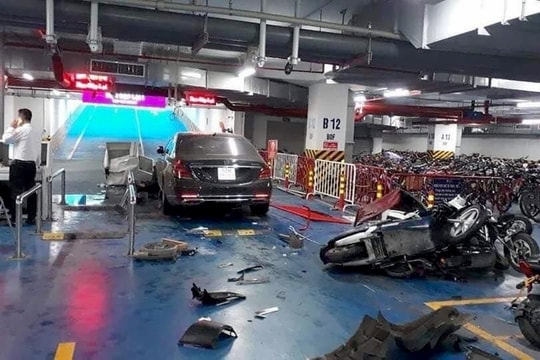 Công an điều tra vụ "siêu xe" Maybach đâm hàng loạt xe máy ở hầm chung cư