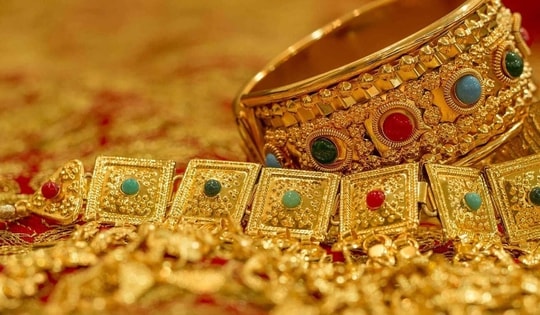 Giá vàng hôm nay cắm đầu lao dốc, nhà đầu tư đua nhau chốt lời