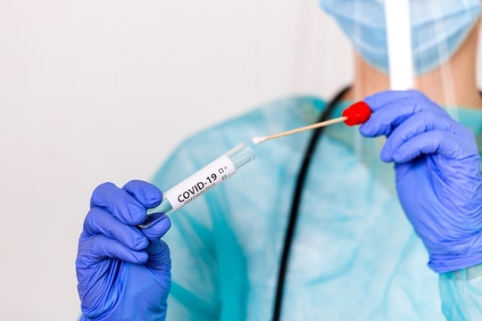 Sáng 31/5: Hơn 1,22 triệu người mắc COVID-19 đang giám sát, điều trị; có 6 ca ECMO