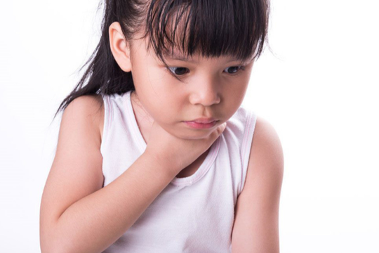 Trẻ sặc dị vật có thể gây tử vong nếu cha mẹ cứ cố làm điều này
