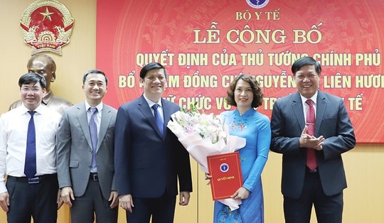 Bộ trưởng Bộ Y tế trao quyết định bổ nhiệm nữ Thứ trưởng Bộ Y tế