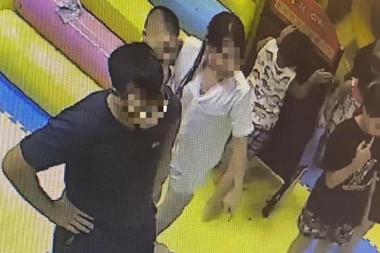 Người đàn ông đánh bé gái 4 tuổi trong khu vui chơi ở Hà Nội sẽ bị xử lý thế nào?