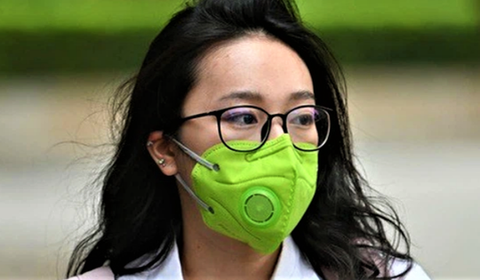 Thi tốt nghiệp THPT: Thí sinh được phép đeo khẩu trang có van thở vào phòng thi không?