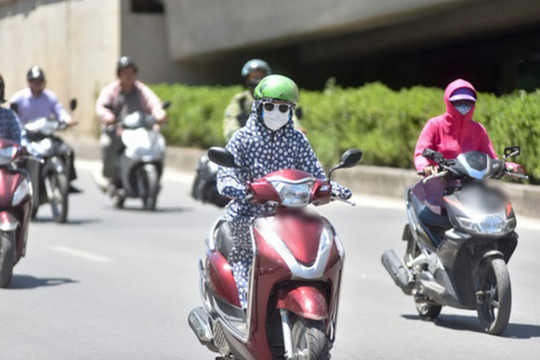 Dự báo thời tiết Hà Nội 21/6: Tiếp tục nắng nóng gay gắt, mưa rào giải nhiệt về chiều tối 