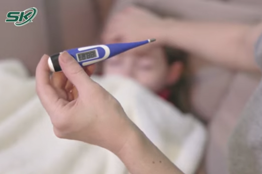 Thói quen nhiều mẹ Việt mắc khiến con ngày càng kháng kháng sinh