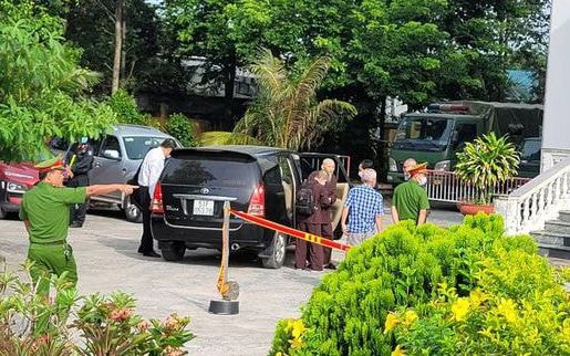 Toàn cảnh dẫn giải ông Lê Tùng Vân và đồng bọn hầu tòa