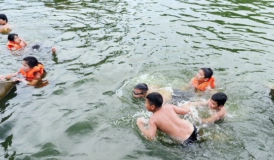 Biến ao làng thành 'bể bơi', giảm tai nạn đuối nước ở trẻ