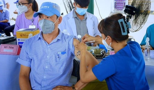 Biến thể mới xuất hiện liên tục, kịch bản nào phòng chống dịch COVID-19 ở nước ta?