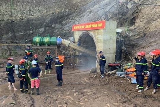 Nỗ lực tìm kiếm công nhân bị lũ cuốn vào hầm thủy điện ở Điện Biên