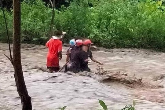 Đã tìm thấy 1 thi thể trong vụ 4 người dân ở Cao Bằng bị lũ cuốn mất tích