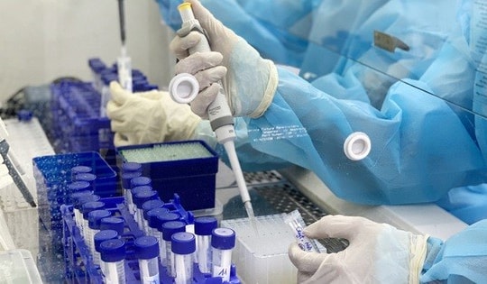 Sáng 10/7: Không sử dụng các 'gói' xét nghiệm giống nhau cho mọi bệnh nhân khám hậu COVID-19