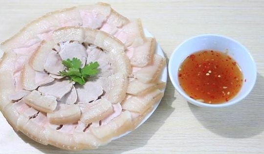 Luộc thịt lợn chỉ cần thêm một thứ, vừa thơm ngon vừa không hôi