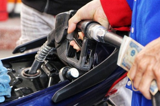 Giá xăng giảm thế nào sau khi tăng kỷ lục chưa từng có?