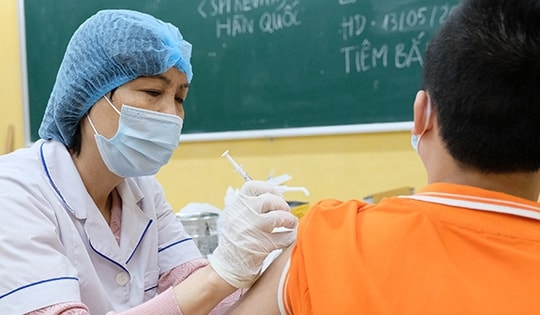 Chỉ còn 40 ngày: Phải đẩy nhanh tiêm vaccine COVID-19 cho trẻ từ 5 - dưới 12 tuổi; Hà Nội và 5 tỉnh tiêm mũi 2 dưới 17%