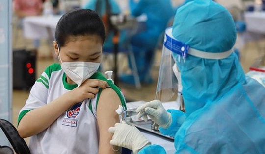 Thủ tướng chỉ đạo đẩy nhanh tiến độ tiêm vaccine phòng COVID-19