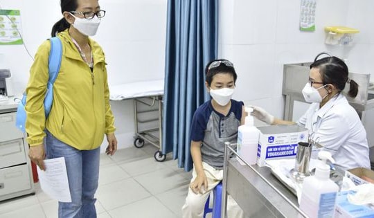TP.HCM: Tháng 8 là tháng cao điểm tiêm vaccine phòng COVID-19 cho trẻ em
