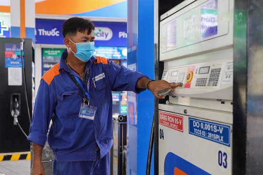 Giá xăng tiếp tục giảm gần 500 đồng/lít từ chiều nay