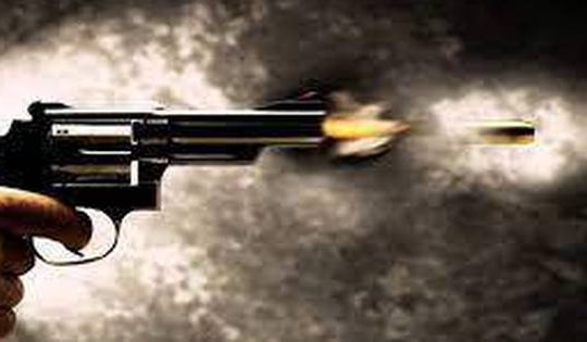 Hà Nội: Tạm giữ hình sự đối tượng rút súng bắn nhau dưới hầm chung cư