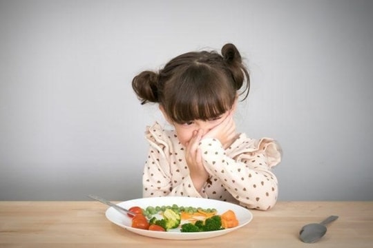Trẻ biếng ăn hậu COVID-19 - Cho ăn thế nào để con không sợ?