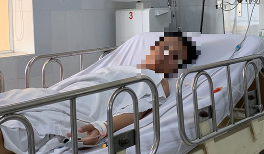 Tin mới nhất vụ ngộ độc methanol tại TP.HCM: Thêm 1 nạn nhân tổn thương não nguy kịch