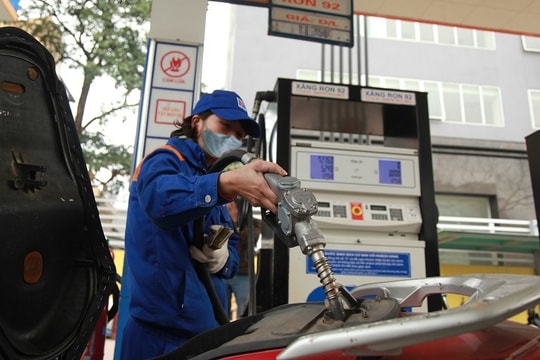 Giá xăng giảm lần thứ 5 liên tiếp, về dưới 24.000 đồng/lít
