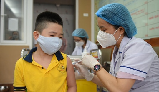 Sở Y tế Hà Nội yêu cầu tăng tốc tiêm vaccine phòng COVID-19 cho trẻ từ 5 đến dưới 12 tuổi