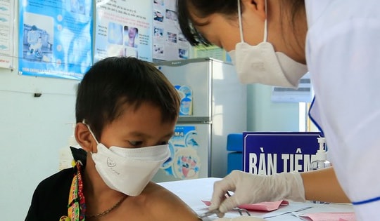 Năm học mới đến gần, có tỉnh tiêm vaccine COVID-19 cho trẻ từ 5 - dưới 12 tuổi mũi vẫn dưới 17%