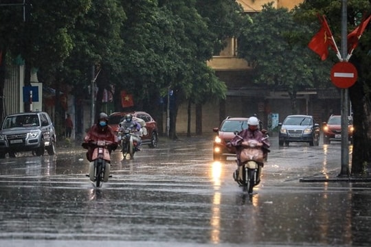 Dự báo thời tiết Hà Nội ngày 18/8: Ngày nắng nóng, mưa về chiều tối 