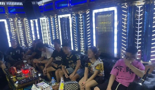 Bắt nhóm nam, nữ thanh niên sử dụng trái phép ma tuý trong quán hát