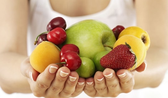 Ăn trái cây thay rau được không?