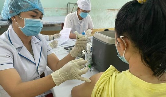 Sáng 5/9: Năm học mới bắt đầu, phải đẩy nhanh tiêm vaccine COVID-19 để bảo vệ trẻ khi đến trường