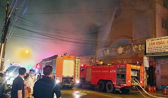 Thủ tướng gửi lời chia buồn sâu sắc tới thân nhân người bị nạn vụ cháy quán karaoke ở Bình Dương