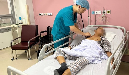 Chạy đua với thời gian, 3 bệnh viện "hợp sức" cứu sống cụ ông ngừng tuần hoàn