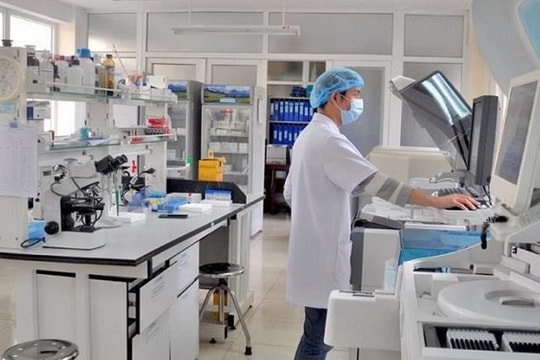 Công điện của Thủ tướng yêu cầu bảo đảm thuốc, trang thiết bị y tế phục vụ khám chữa bệnh