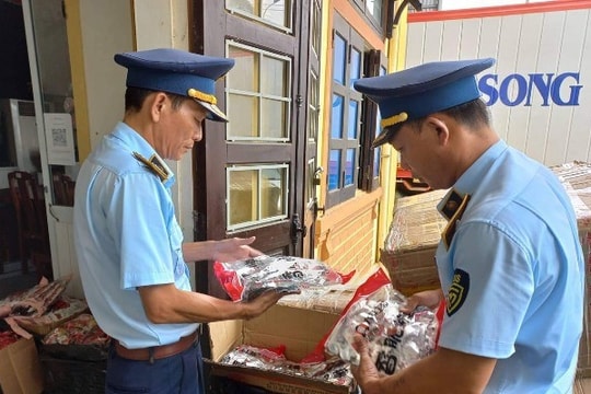 Quảng Trị: Phát hiện số lượng lớn hàng hóa không rõ nguồn gốc, nhập lậu