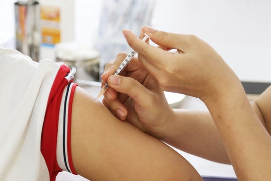 Xuất hiện nhiều biến thể mới, Bộ Y tế yêu cầu đẩy nhanh tiêm vaccine COVID-19