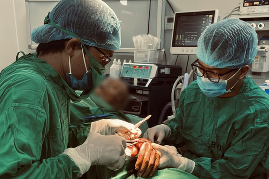 Phẫu thuật cho cụ ông 107 tuổi mắc ung thư da vùng bàn tay