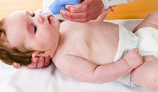 Cảnh giác khi dùng thuốc nhỏ mũi cho trẻ