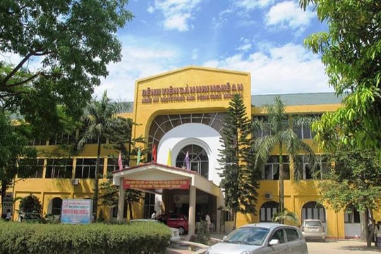 Nghệ An: Cứu chữa thành công bé 5 tuổi bị nhiễm trùng nặng do đắp thuốc lá trị bỏng