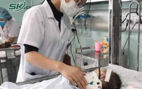 Hà Nội: Báo động số trẻ nhập viện gia tăng, nguyên nhân do đâu?