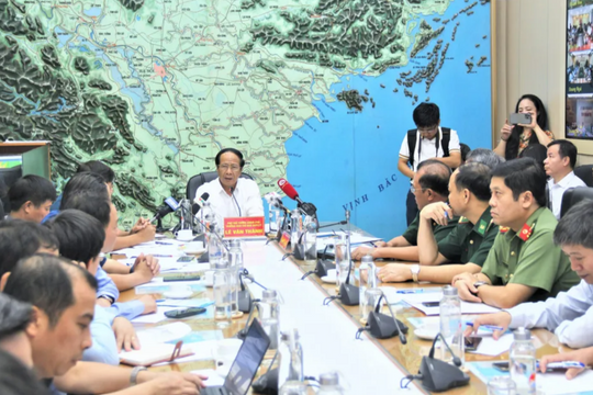 Cấm đường bộ, đường biển, di tản trước khi bão Noru đổ bộ