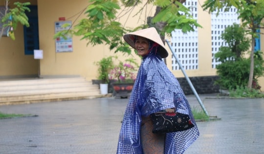 Thừa Thiên Huế sơ tán hàng nghìn hộ dân, cấm đường từ 21h tối nay