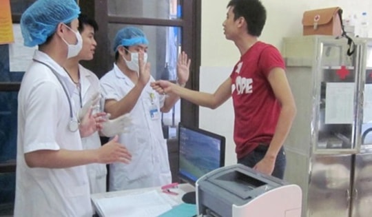 Tăng cường bảo đảm an ninh trật tự tại bệnh viện để ngăn chặn kịp thời các vụ hành hung nhân viên y tế