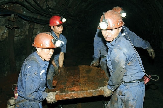 Quảng Ninh: Va phải mìn khi đang làm việc, 2 công nhân mỏ than tử vong