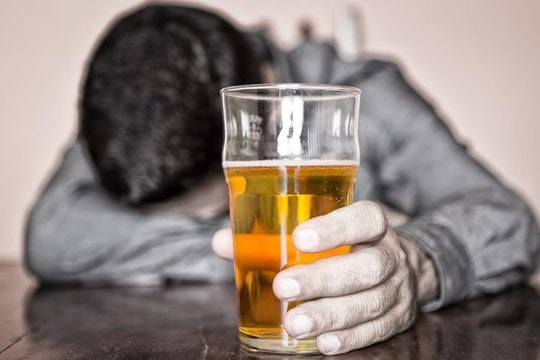Những biến chứng thần kinh do rượu bạn không thể bỏ qua nếu thường xuyên uống
