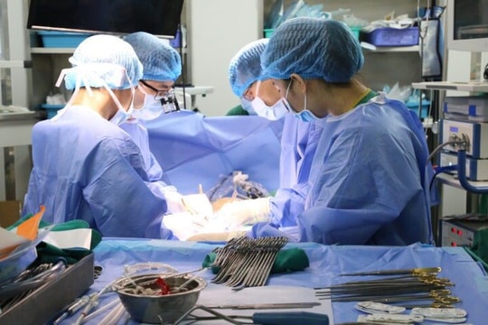 Phẫu thuật vá thông liên nhĩ tại bệnh viện tuyến tỉnh đầu tiên ở Việt Nam
